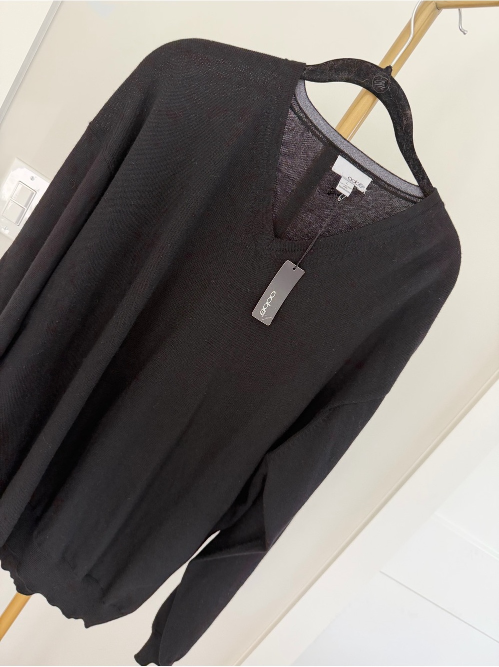 Oobe Men’s Merino Wool lightweight V neck Sweater-Black-Large-NWT